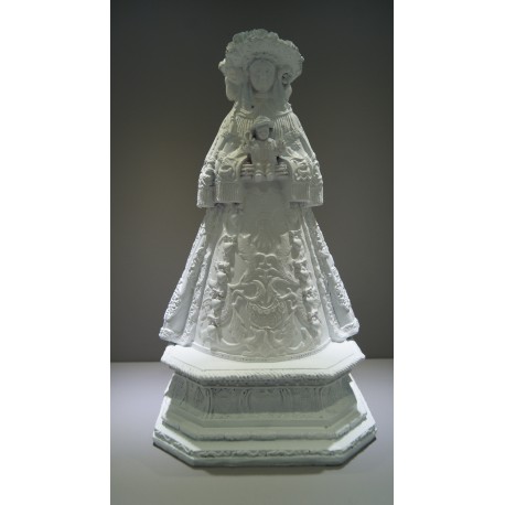 Virgen de Pastora resina blanco nieve