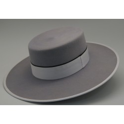 Sombrero de lana color plata