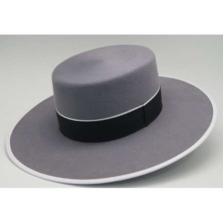 Sombrero de lana color gris