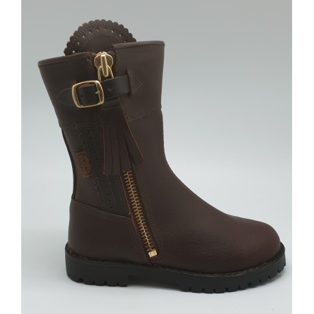 Bota caza niño