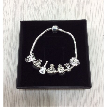 La pulsera rociera “ Pastora “